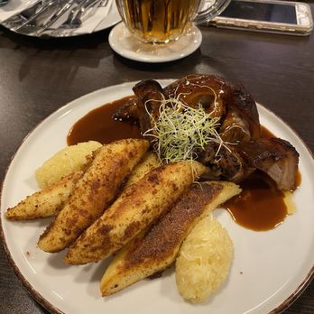 U Kroka signature dishes Czech Beef Tenderloin
Boned Pork Knuckle with Korel Dark Beer Sauce
Pilsner Urquell